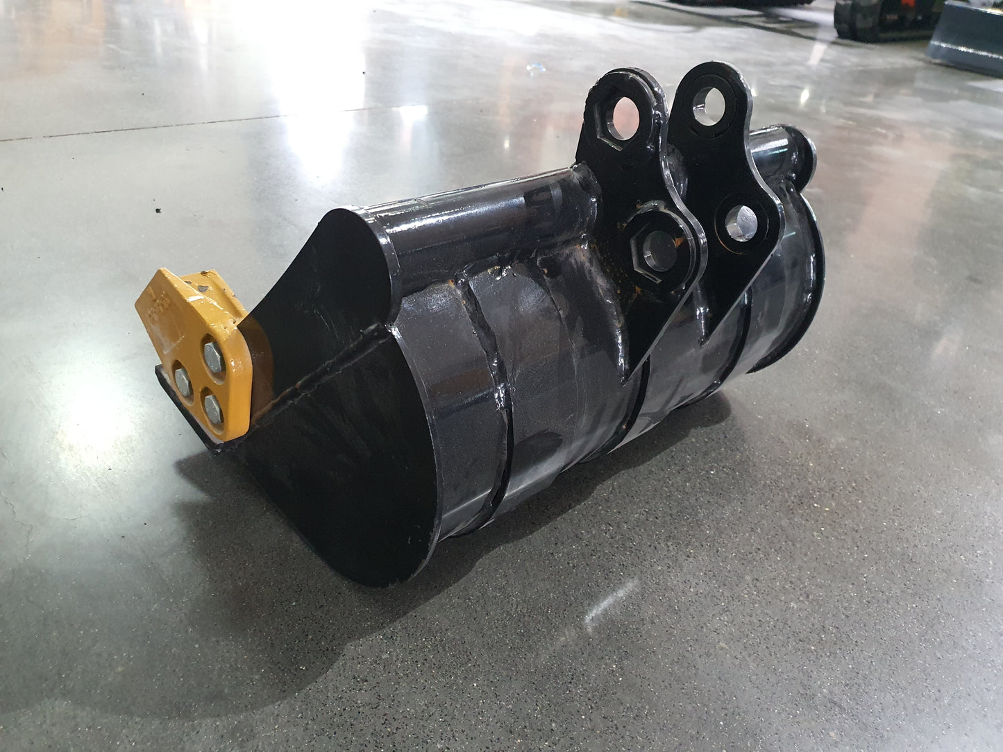 20"Bucket With Teeth For 1-2 Ton MiniExcavator | 12EX-WD20