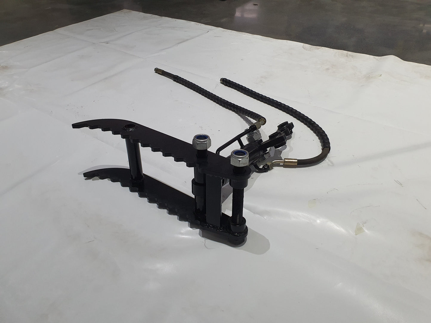 AGT Brand New Hydraulic Backhoe Thumb For 1-2 Ton Mini Excavator | 12EX-HYMZJII