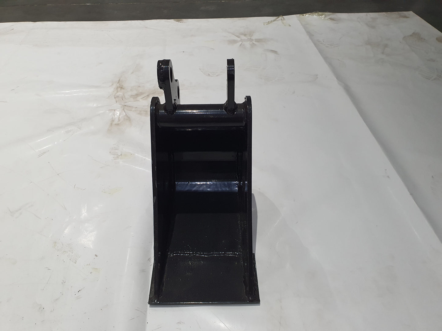 AGT New 8 in Toothless Bucket withoutTeeth 200MM for 1-2 ton Mini Excavator | 12EX-WD08B