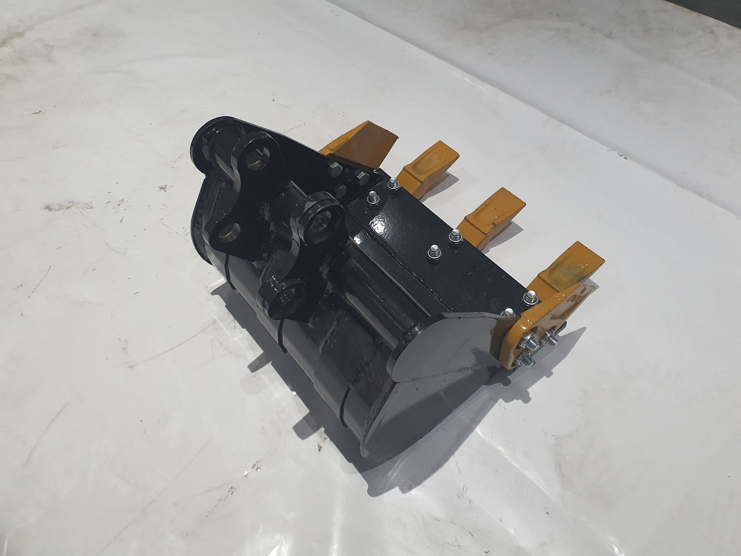 16" Bucket With Teeth For AGT Mini Excavators | 12EX-WD16
