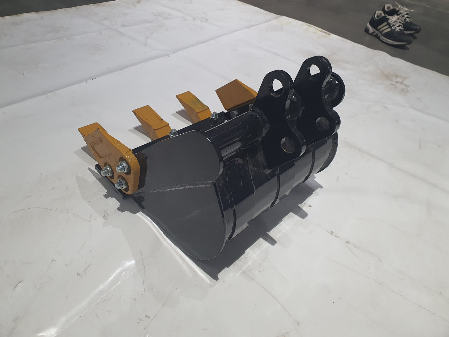 16" Bucket With Teeth For AGT Mini Excavators | 12EX-WD16