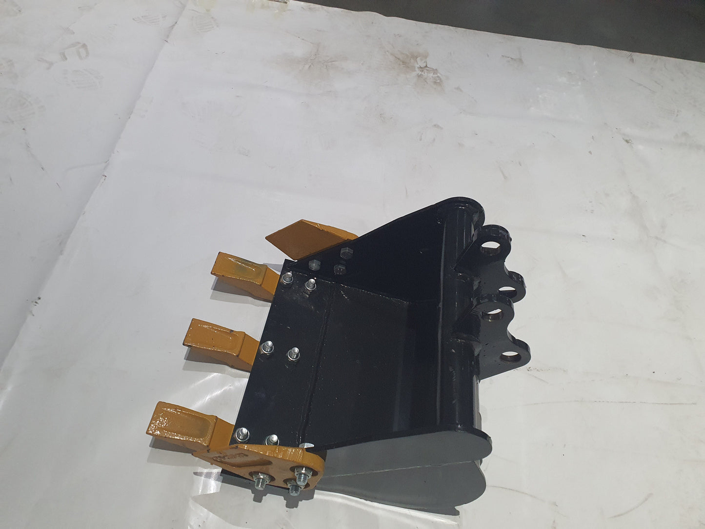 16" Bucket With Teeth For AGT Mini Excavators | 12EX-WD16