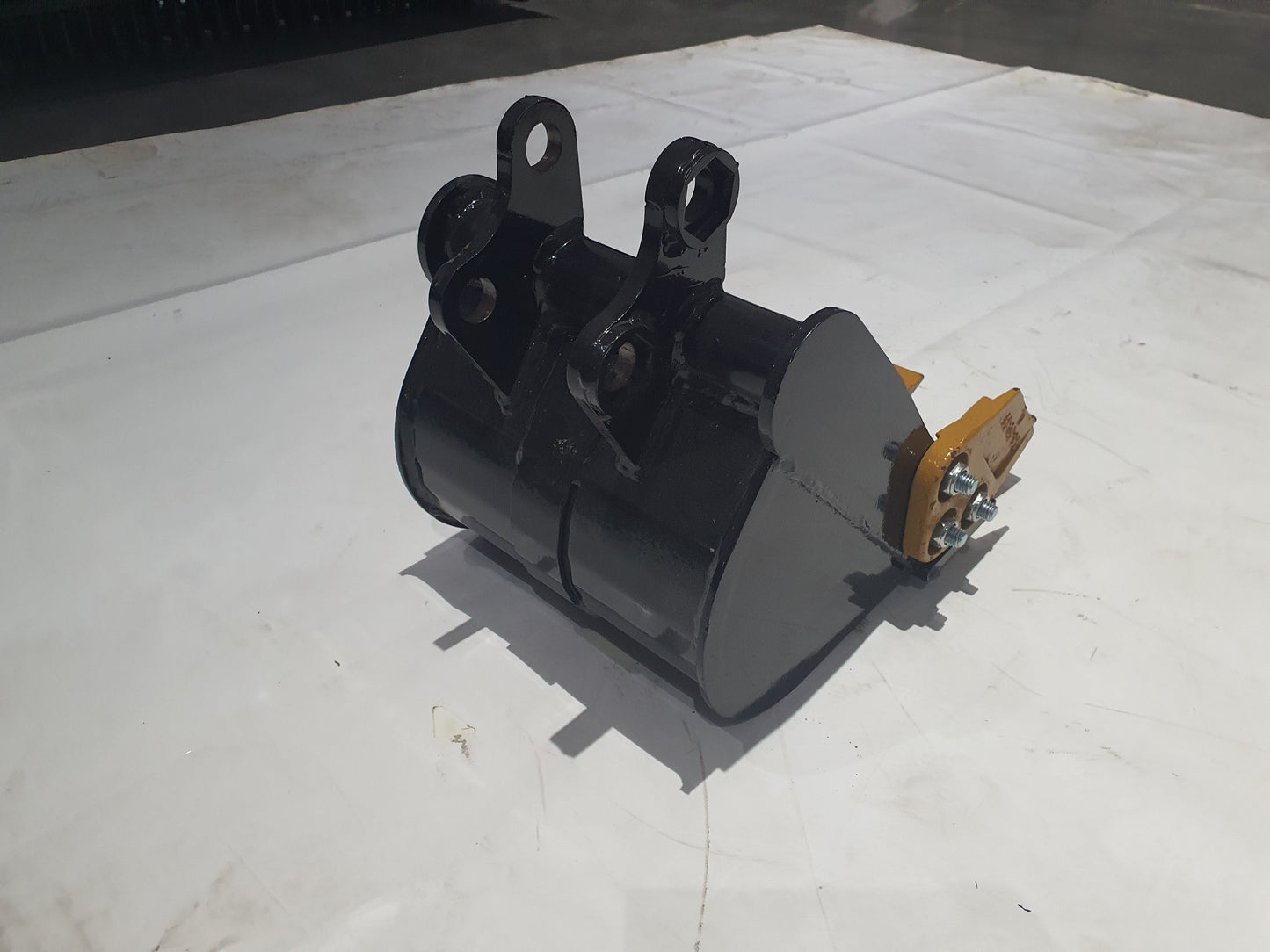 16" Bucket With Teeth For AGT Mini Excavators | 12EX-WD16