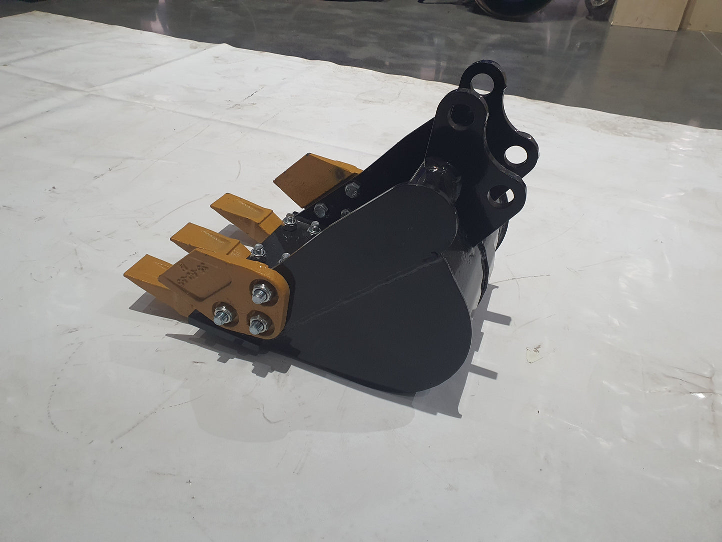 16" Bucket With Teeth For AGT Mini Excavators | 12EX-WD16