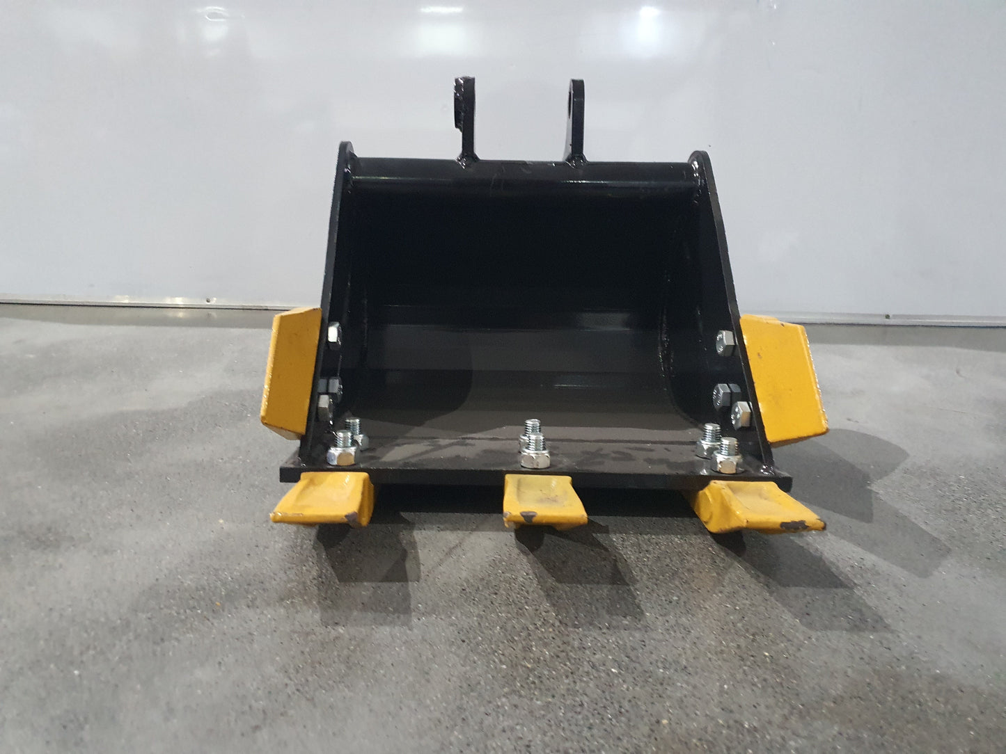 24" Bucket With Teeth For 1 Ton 2 Ton MiniExcavator | AGT-12EX-WD24