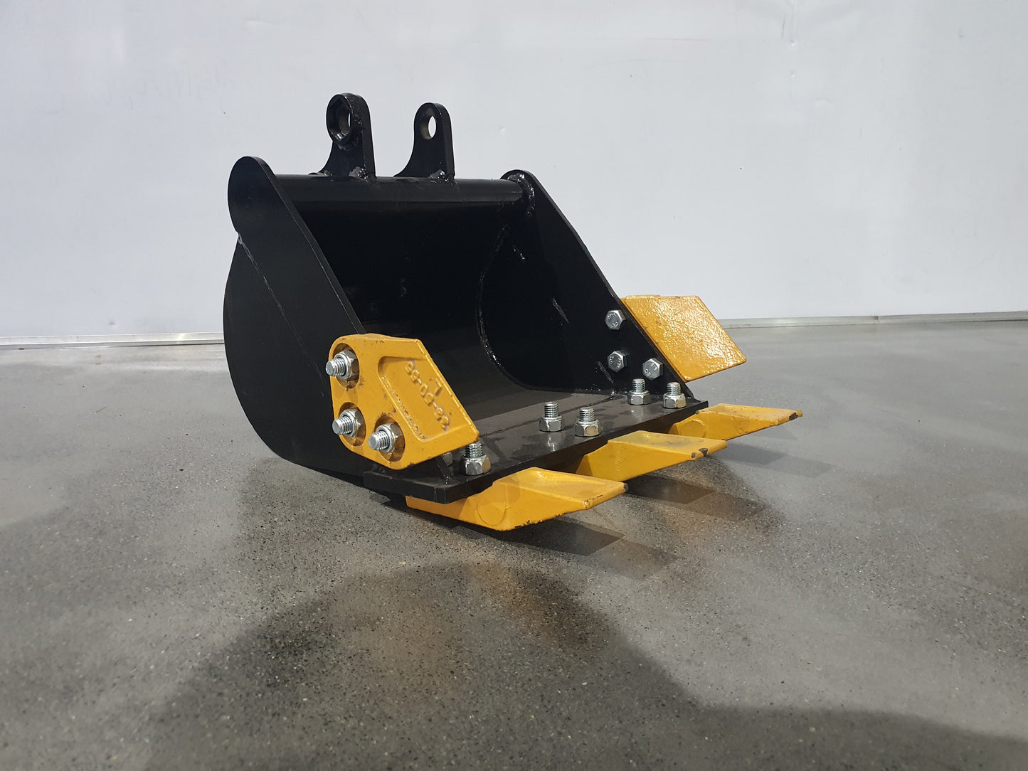 24" Bucket With Teeth For 1 Ton 2 Ton MiniExcavator | AGT-12EX-WD24
