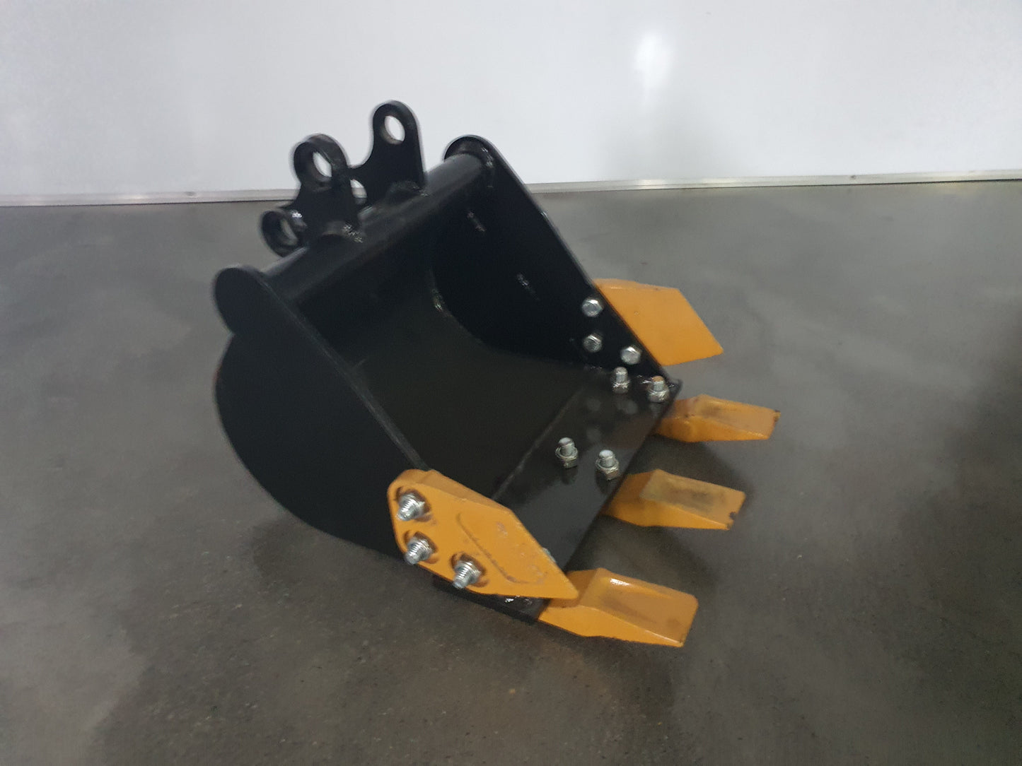 24" Bucket With Teeth For 1 Ton 2 Ton MiniExcavator | AGT-12EX-WD24
