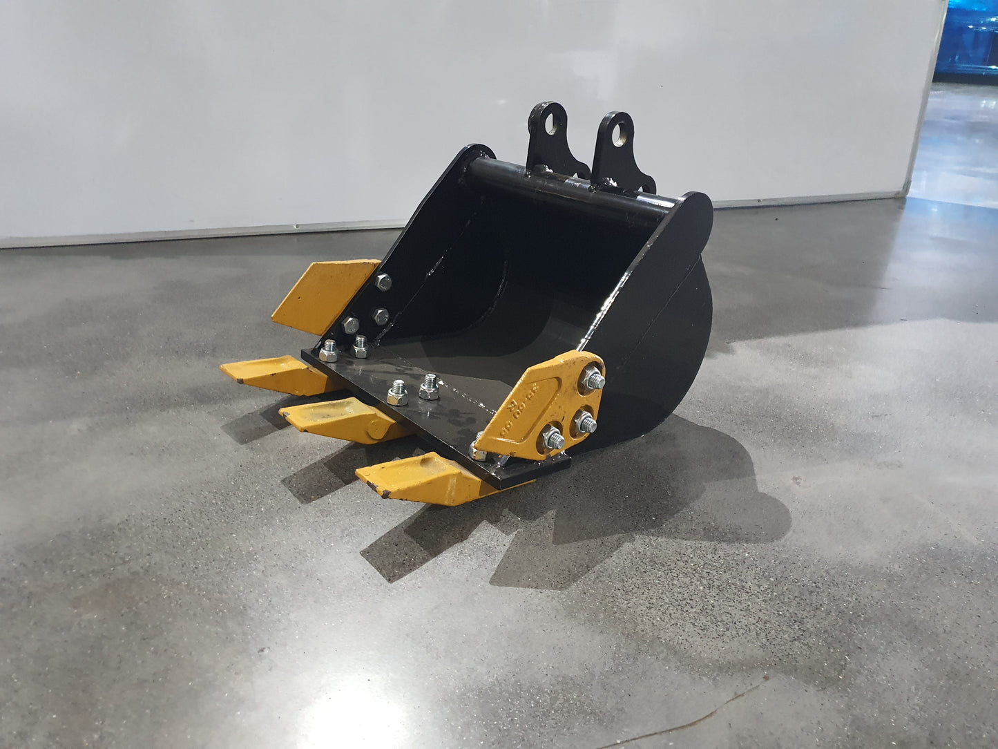 24" Bucket With Teeth For 1 Ton 2 Ton MiniExcavator | AGT-12EX-WD24