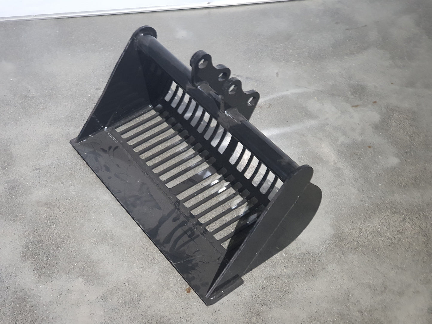 24" Riddle Bucket Skeleton Bucket For 1-2 TonMini Excavators | 12EX-LD24B