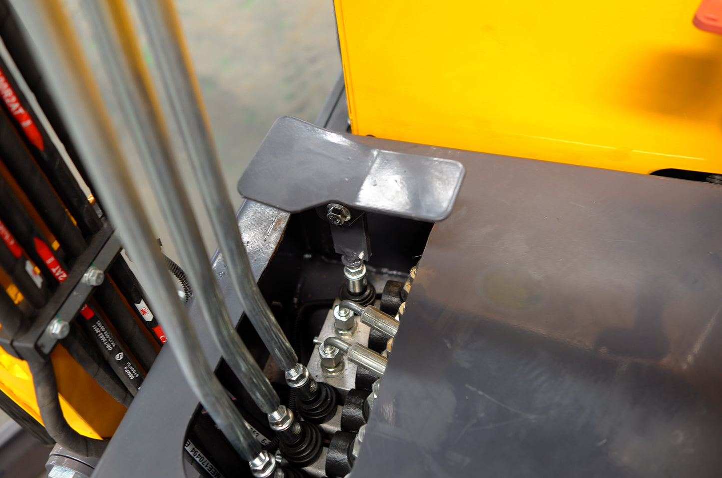 1.2TonMini Excavator Digger 23HP Gasoline Engine with Hydraulic Thumb | MX20R