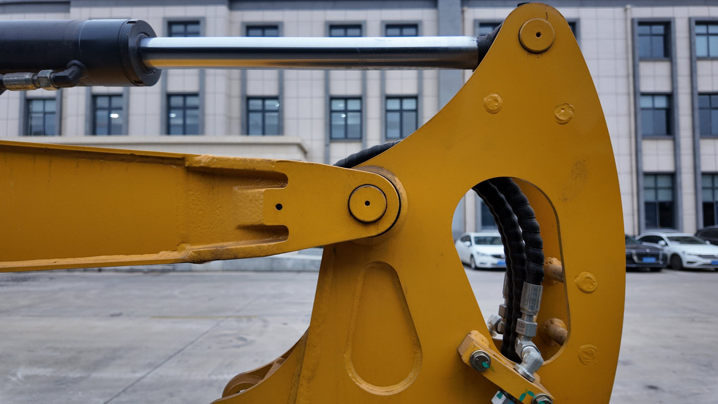 2.8 Ton Yanmar Diesel Engine Miniexcavator W/ Hydraulic Thumb | CFG-STE35SR