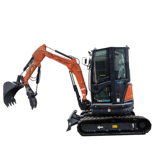 3.5 TON KUBOTA DIESEL ENGINE MINI EXCAVATOR W/ HYDRAULIC THUMB | CFG35UF