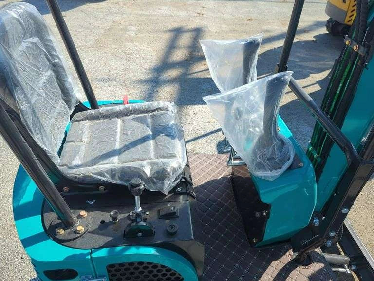 1 Ton Mini Excavator Rato Engine w/ 16" Digging Bucket | QH12R