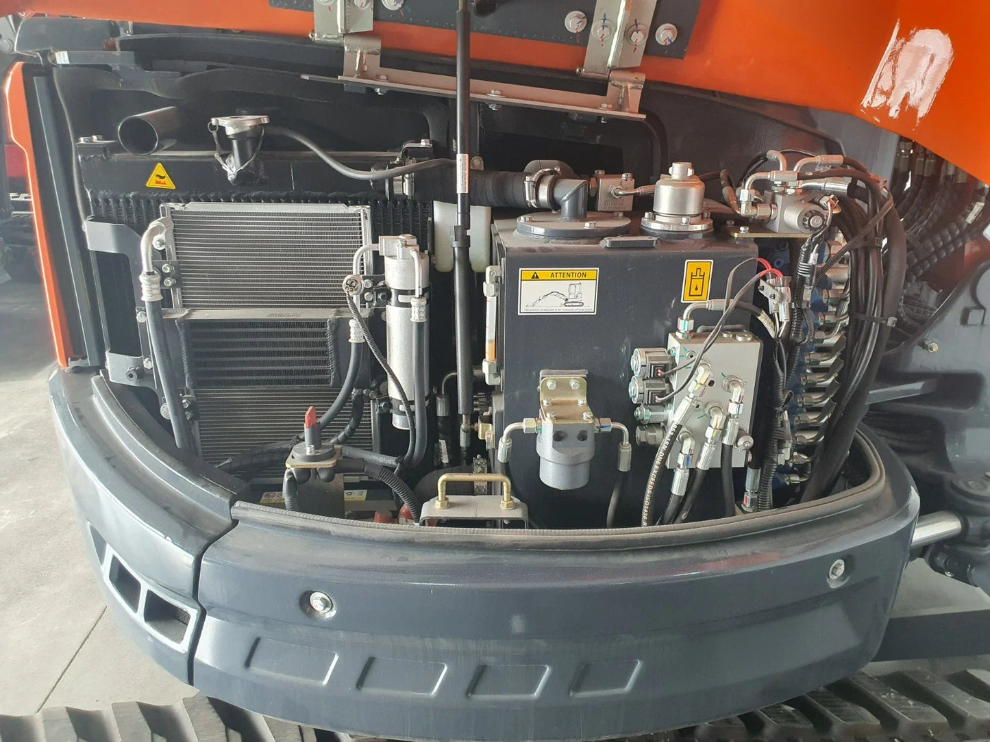 4-Ton Mini Excavator with Kubota Engine With Hydraulic Thumb | CFG-40UF