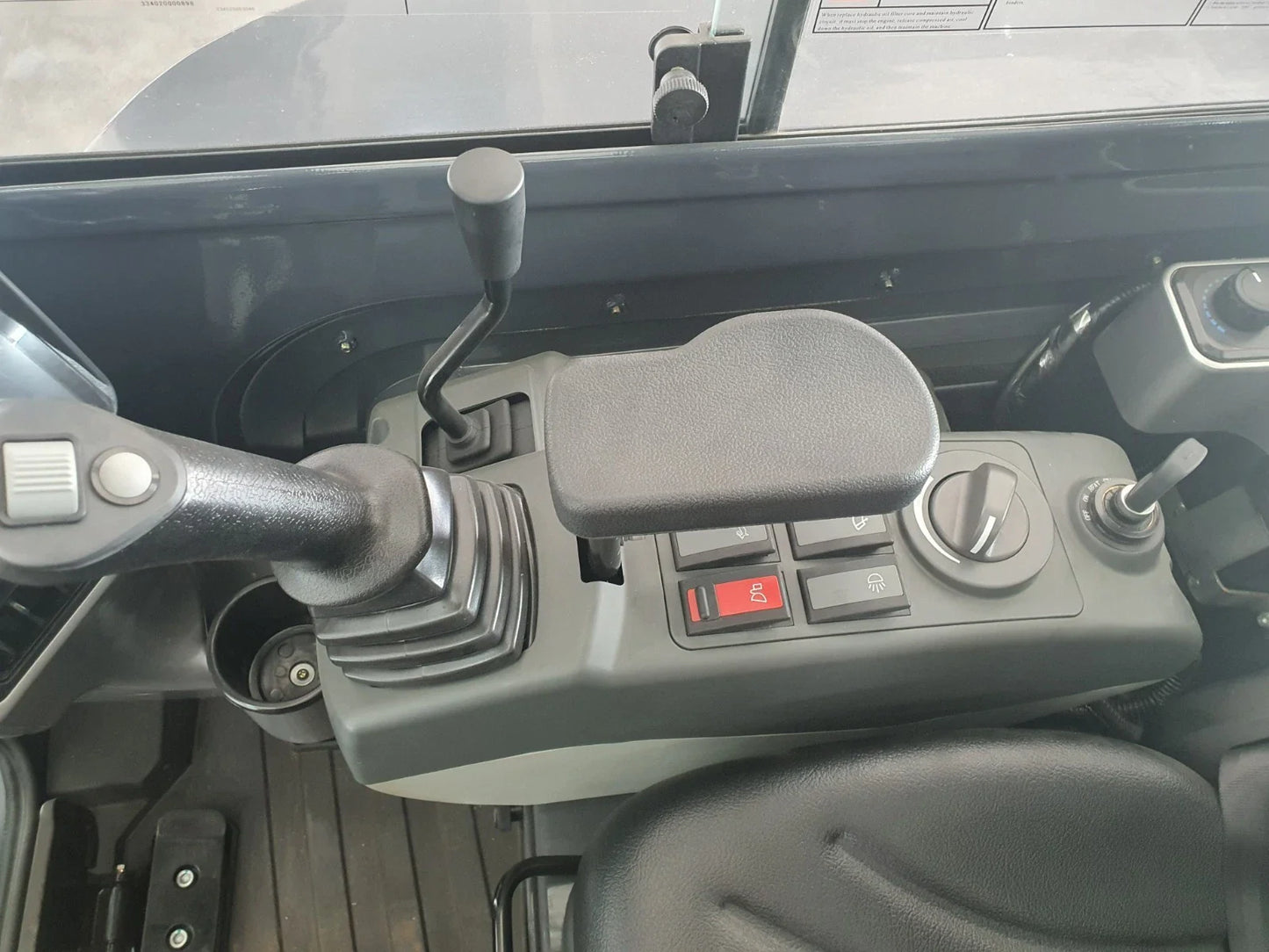 4-Ton Mini Excavator with Kubota Engine With Hydraulic Thumb | CFG-40UF